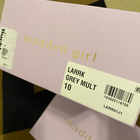 Size 10 Larry. Madden Girl - Picture 2 of 4